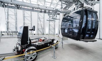 Die neuartige Hybridlösung »ConnX« verbindet Seilbahnen mit autonomem, fahrerlosem Transport und fördert den Einsatz von E-Mobilität im öffentlichen Verkehr (Bild: Leitner).