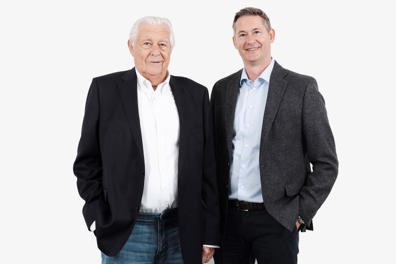 Rico Furrer (rechts) übernimmt im Jahr 2017 die Unternehmensleitung von seinem Vater Beat (Bild: Furrer+Frey).