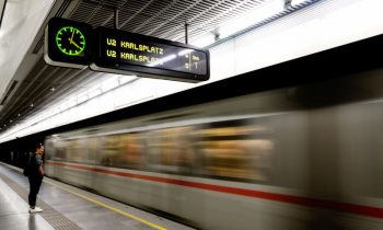 U-Bahn-Station in Wien mit Zeitdiensttechnik von Bürk Mobatime (Bildnachweis: cristianoalessandro).