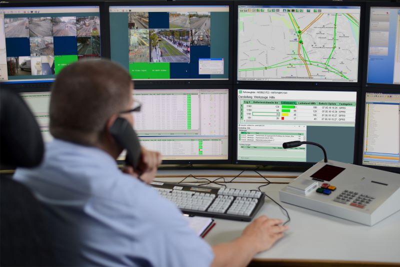 »RESPONSEassist«, das automatisierte Störfallmanagement und Multikanal-Informations-System von INIT, ermöglicht effizientes Arbeiten in der Leitstelle (Bild: INIT/Kerstin Groh).